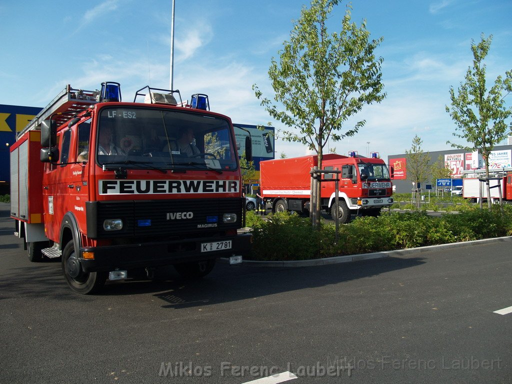 Feuer Koeln Ossendorf Butzweiler Hof neben IKEA P469.JPG